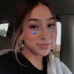 Meet your Posher, Leah